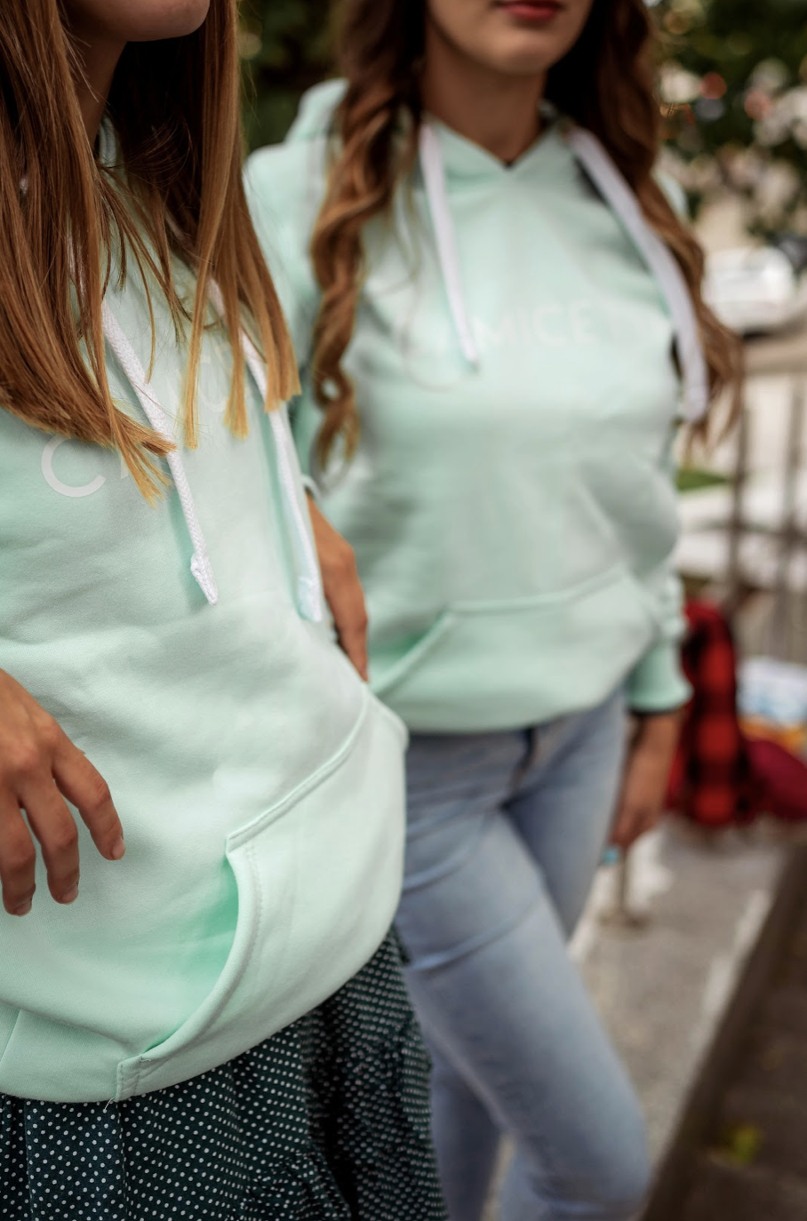 Bluzy uczelniane w kolorze miętowym